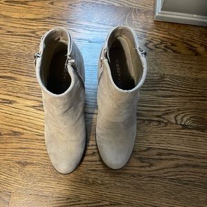 Women’s size 7 bootie